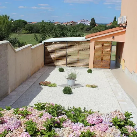 With Parking Space Valbandon, Fazana - 7296 Appartement Štinjan